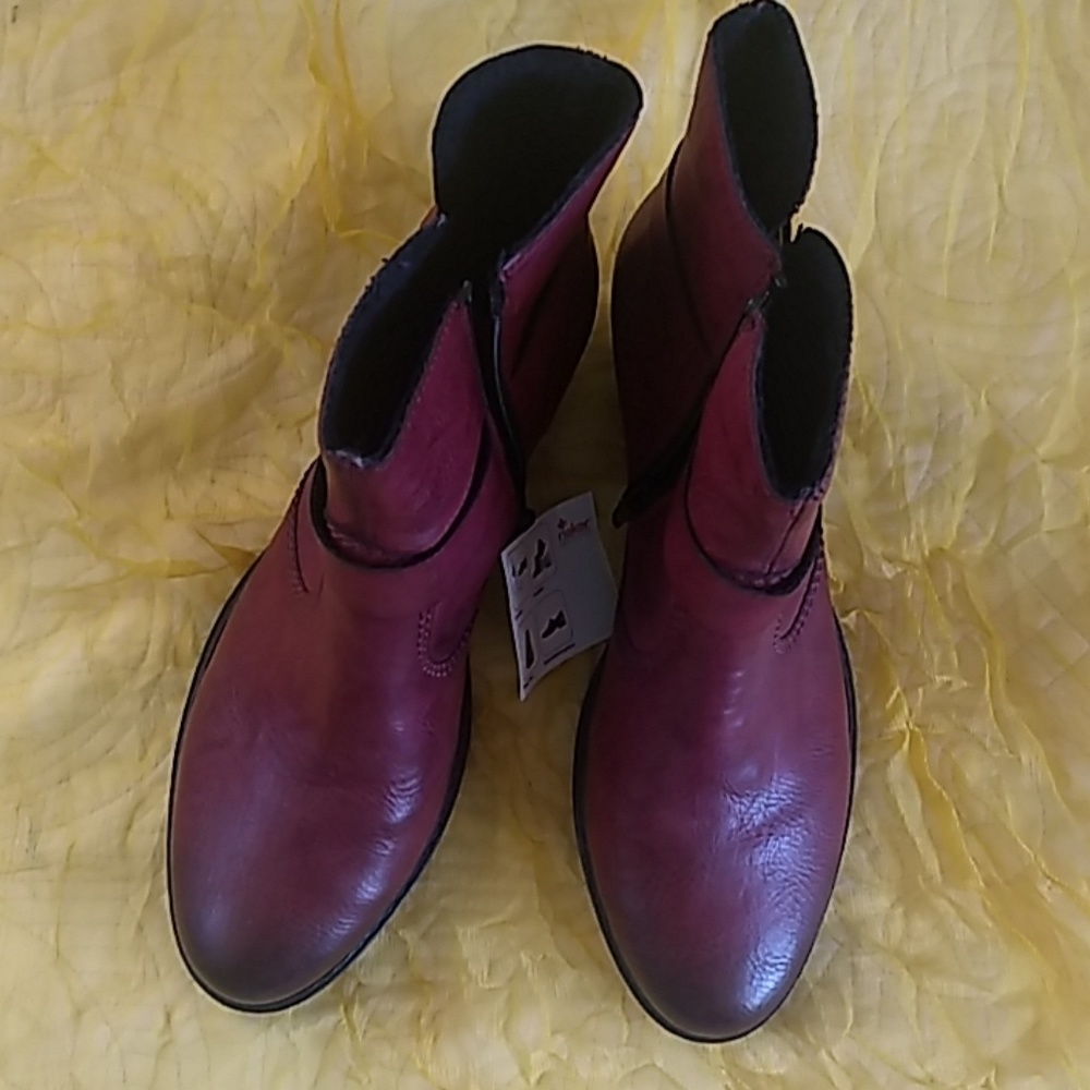 Red short boots - Picture 2 of 5